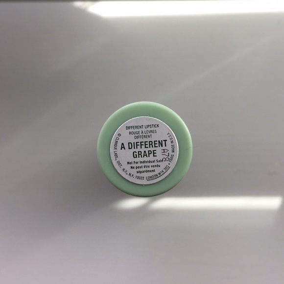 Makeup & skincare bundle + FREE GIFT 🎁 - Picture 6 of 8